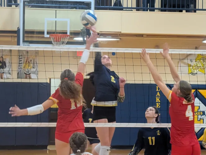 Bulldogs volleyball sinks Lakes in three